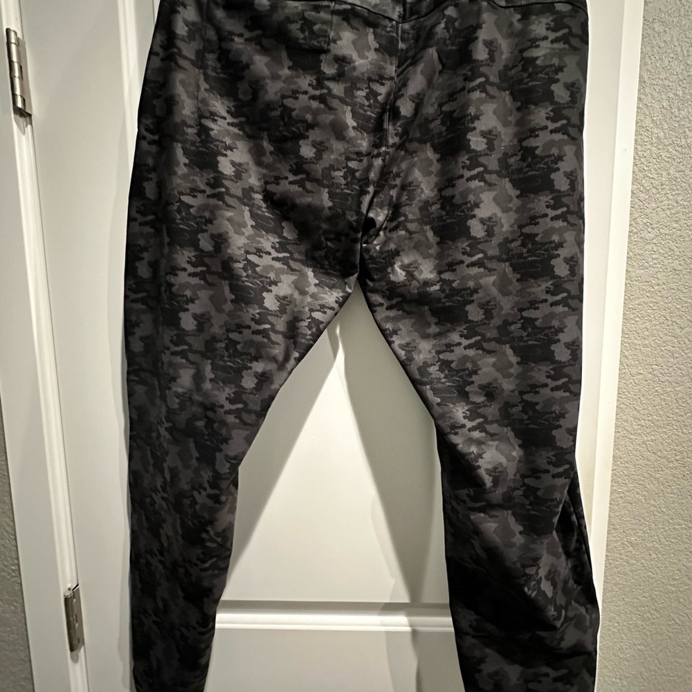 Peter Millar Dark Camouflage Joggers - Picture 3 of 6